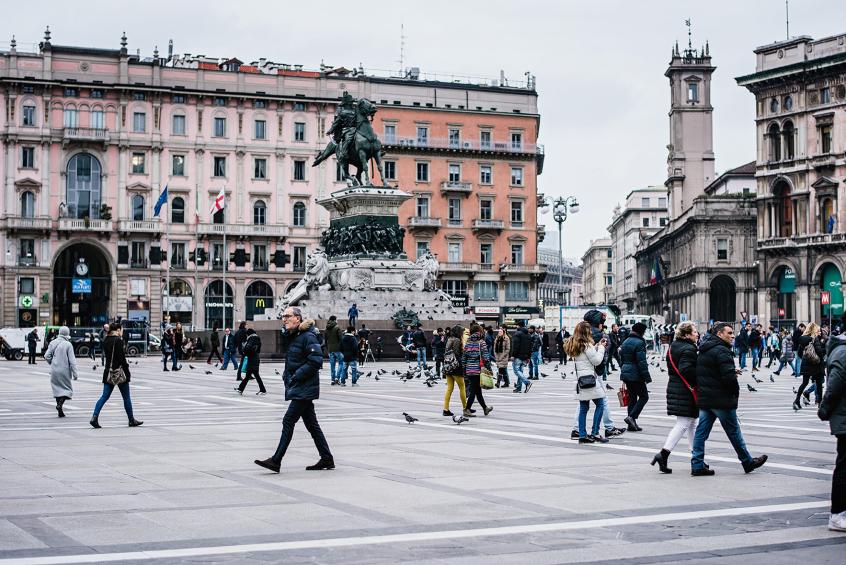 JOB-OFFER-MILAN-ITALY-1