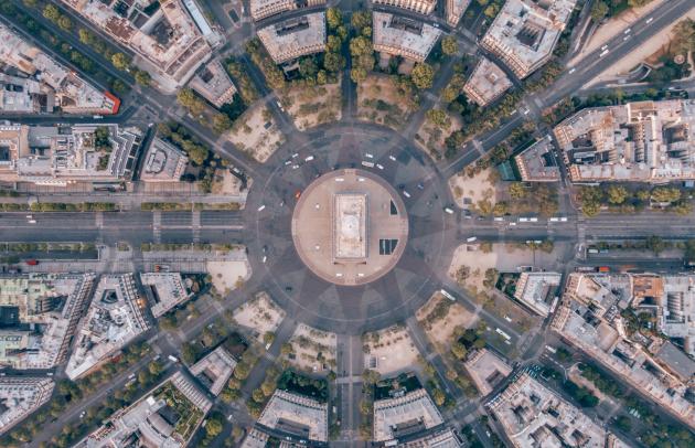 sky view of the Arc de Triomphe roundabout